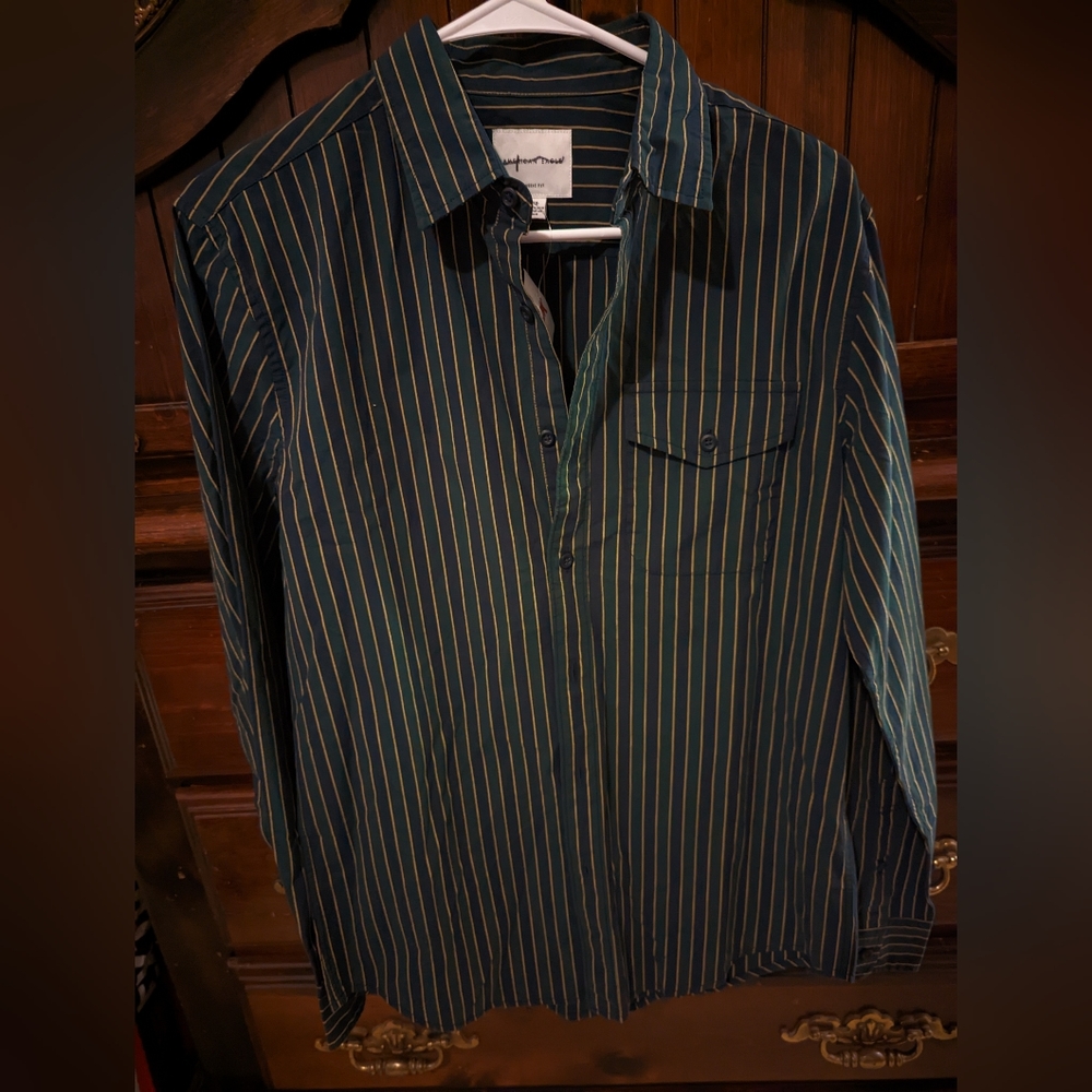 Yellow navy and green men's small American eagle button up NWT